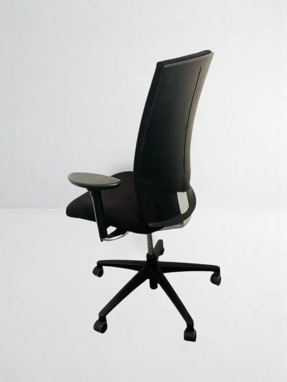 Chaise à roulette Klöber Metric noir Synchro — vue 2
