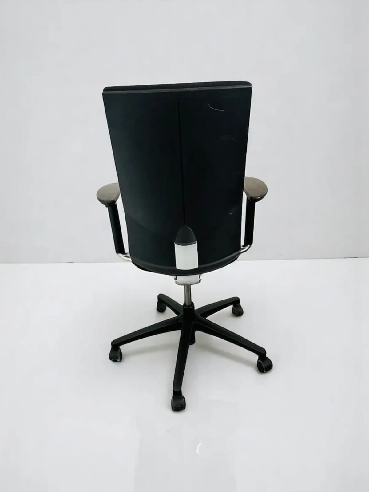Chaise à roulette Klöber Metric noir Synchro — vue 3