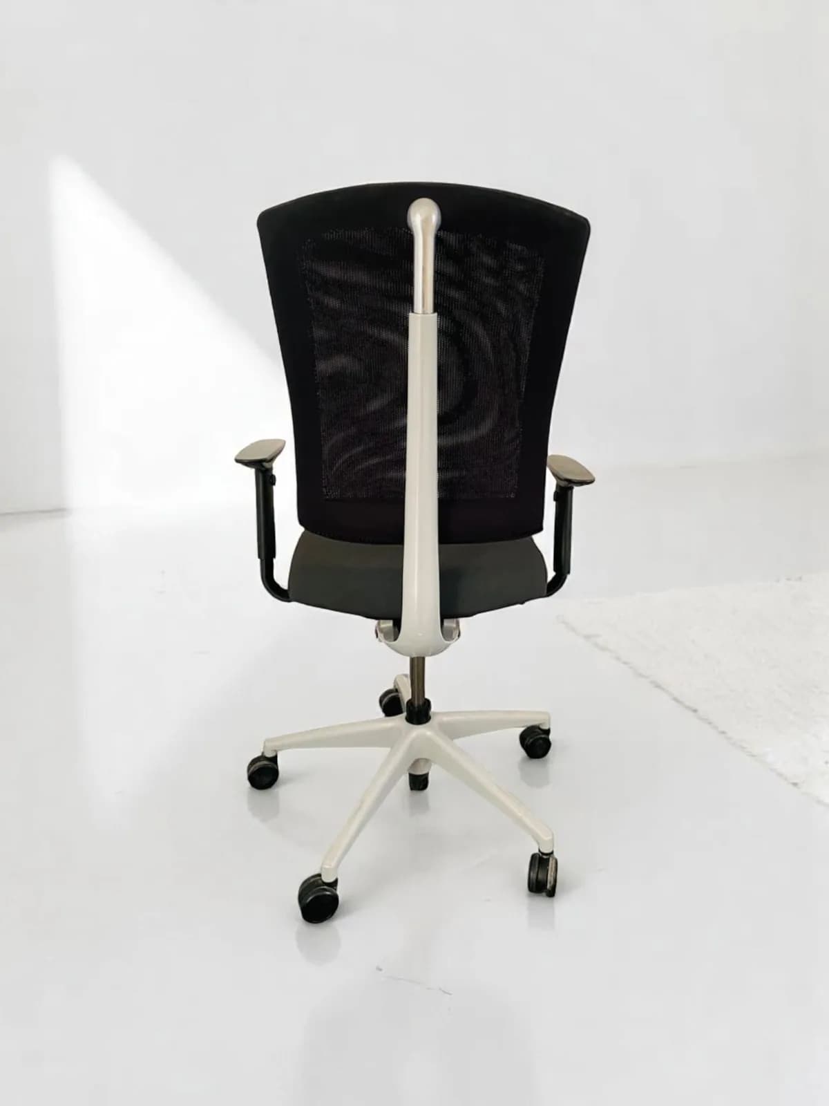 Chaise à roulette bureau Ronéo ergonomique — vue 3