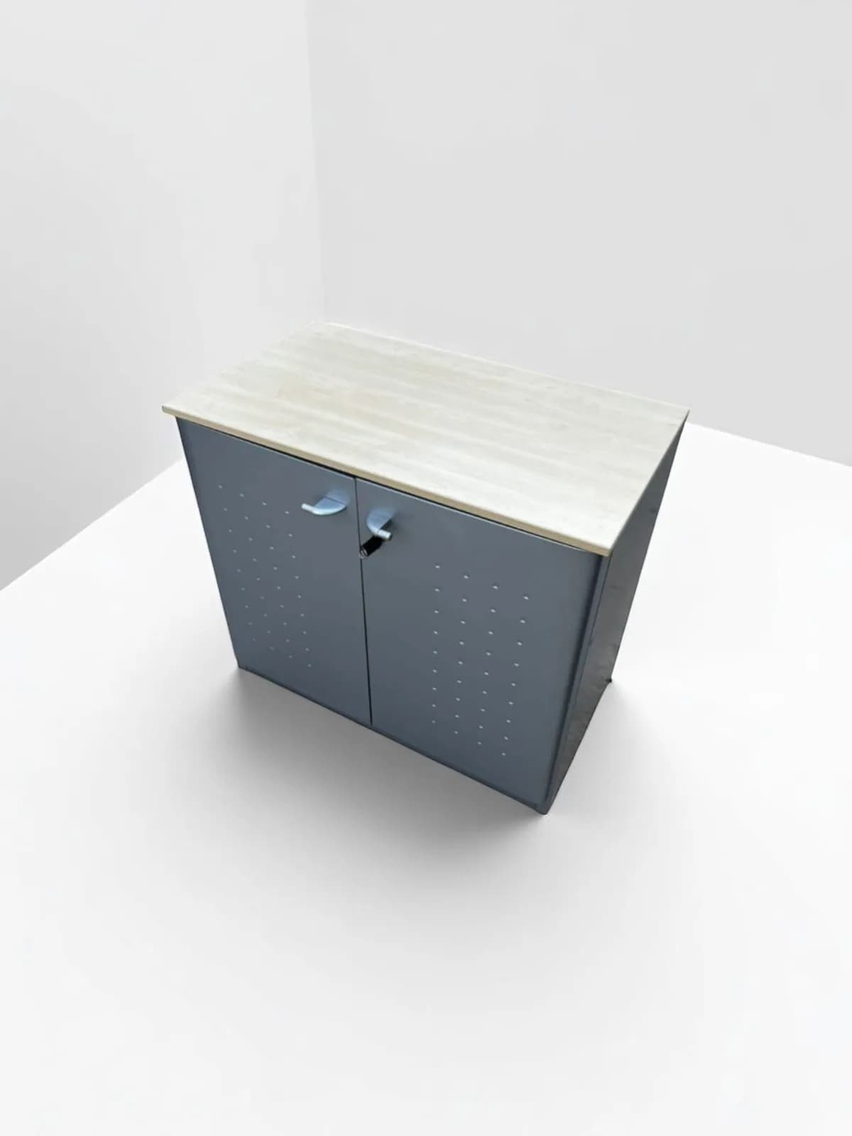 Armoire basse Arfeo porte battante avec clé promo — vue 2
