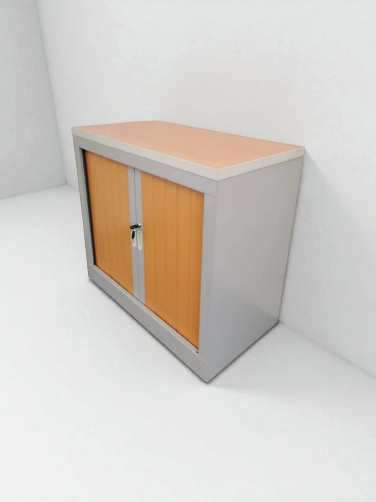 Armoire basse bi-color Strafor avec clé 80x73cm