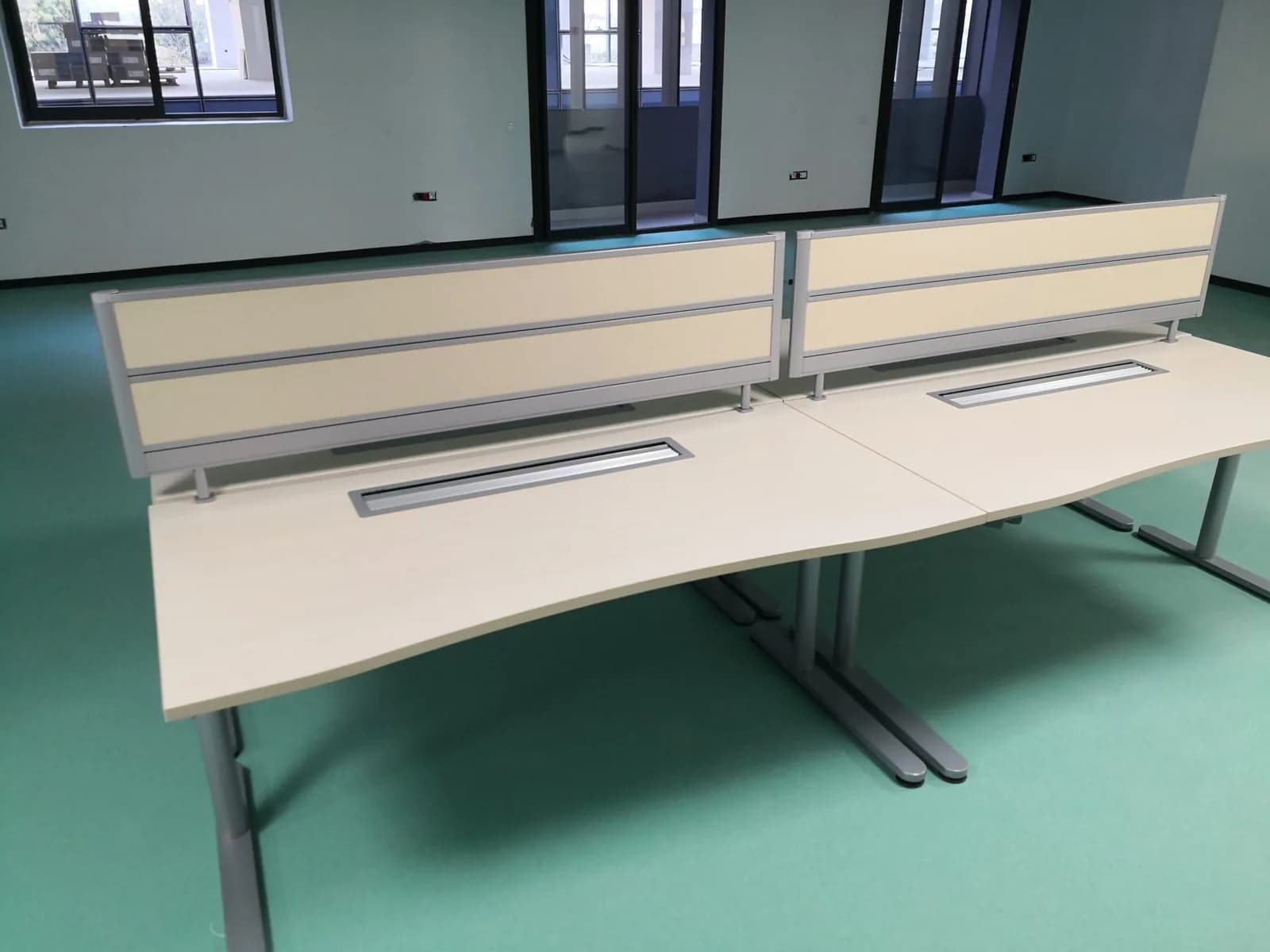 Bureau Open Space 4 poste Steelcase 180x80cm — vue 3