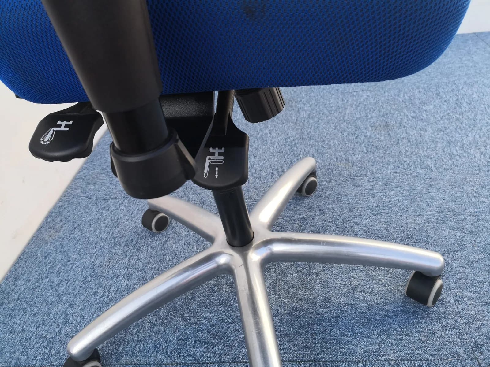 Chaise de bureau bleu LAGA — vue 4