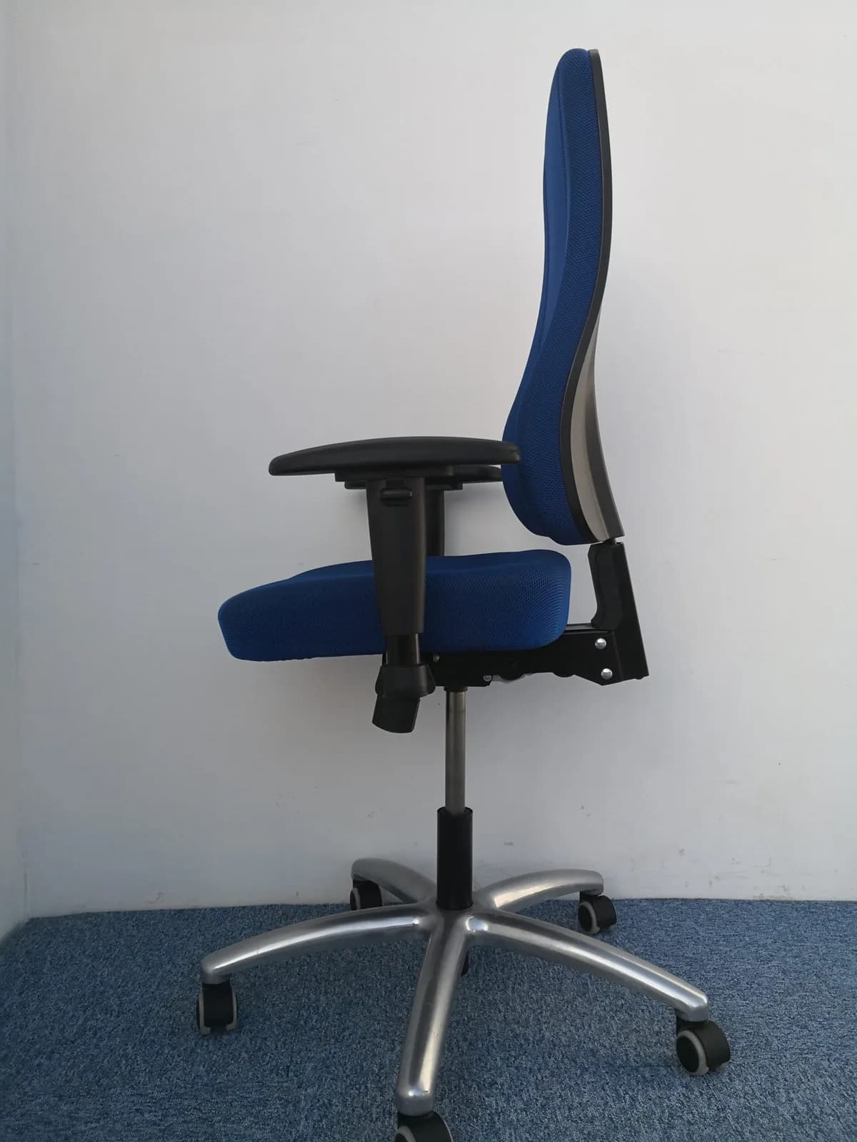 Chaise de bureau bleu LAGA — vue 2