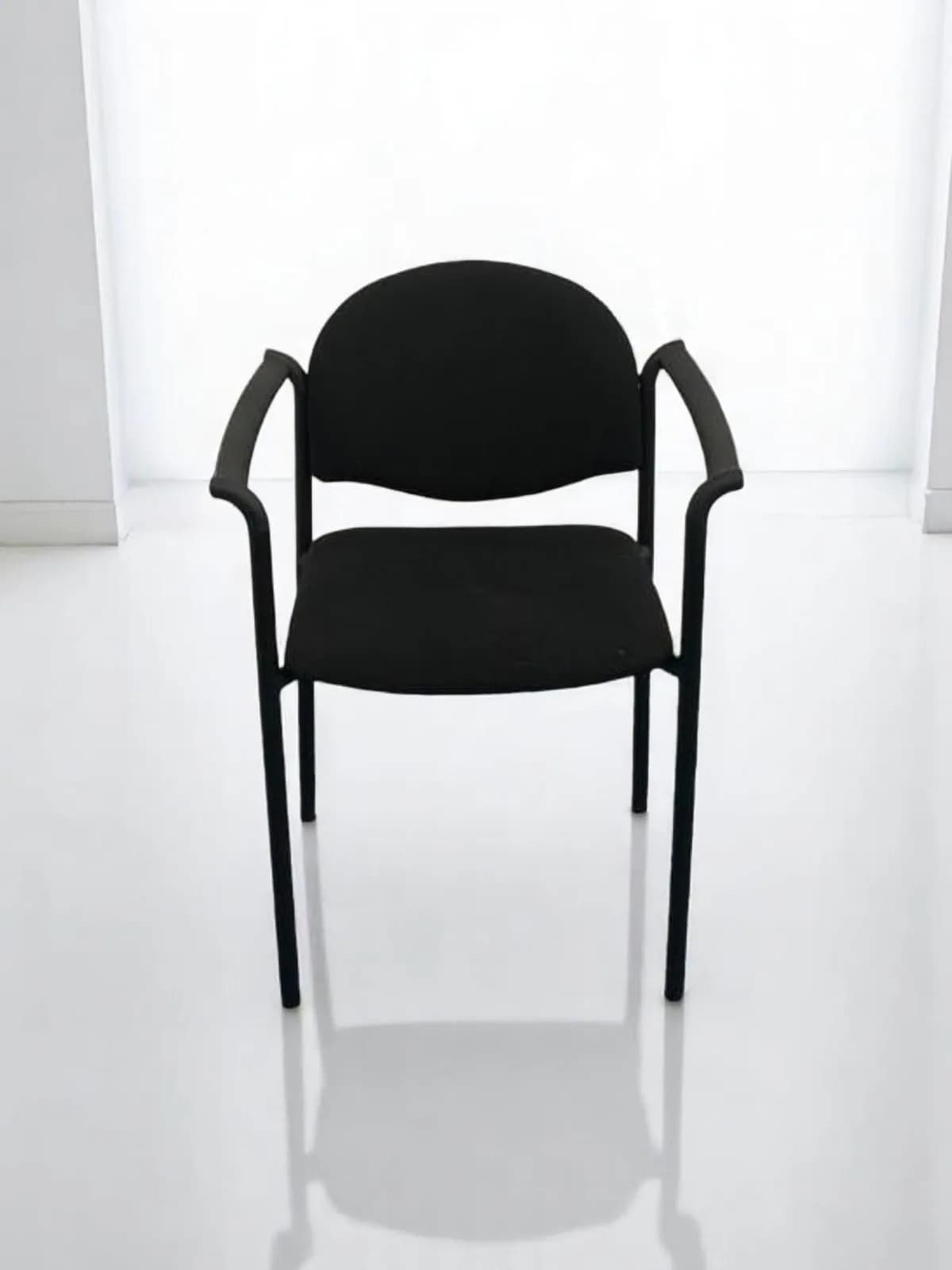 Chaise visiteur avec accoudoirs empilable tissus — vue 4