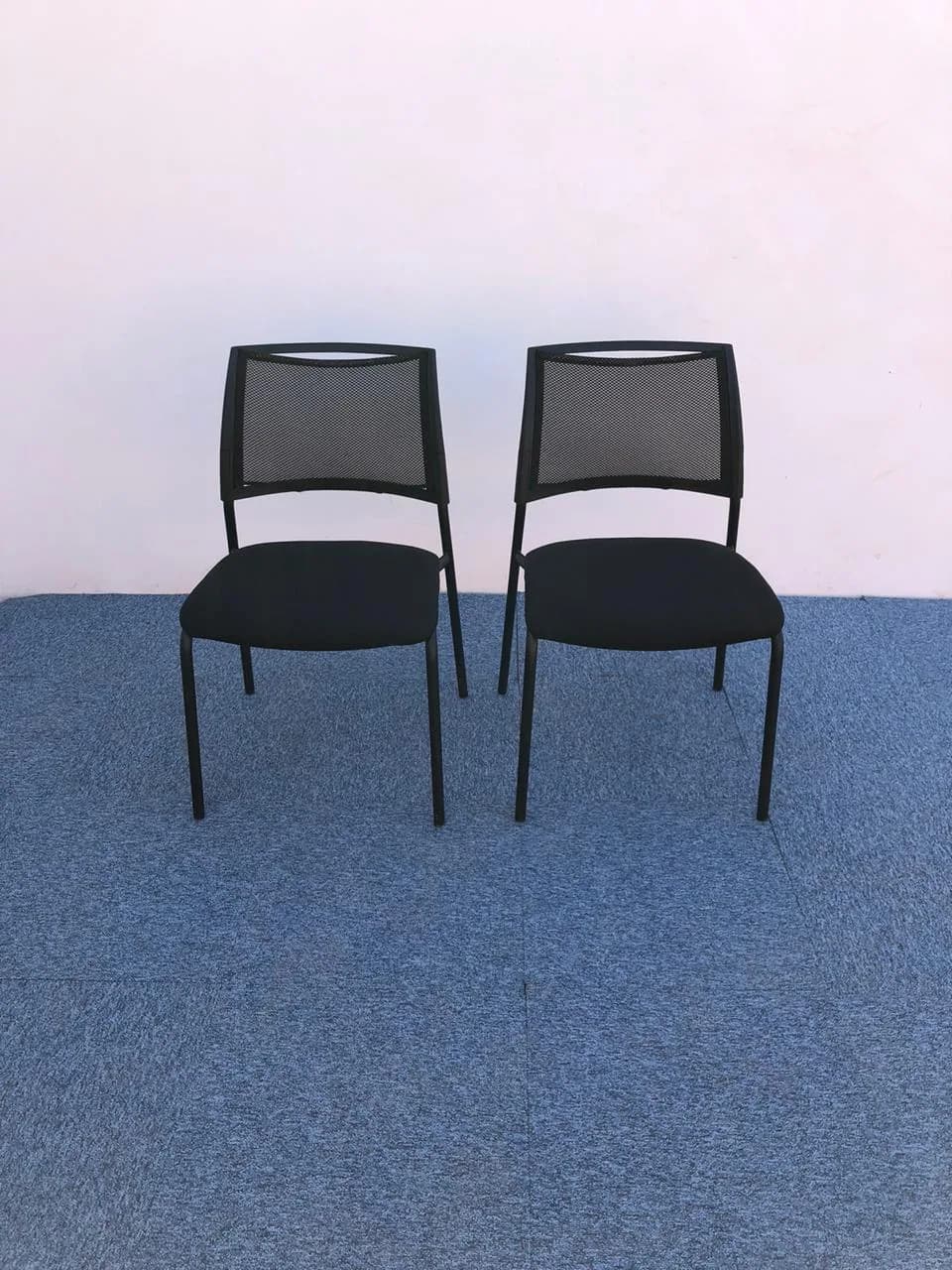Ensemble 2 chaises visiteur MAGENCIA empilable.