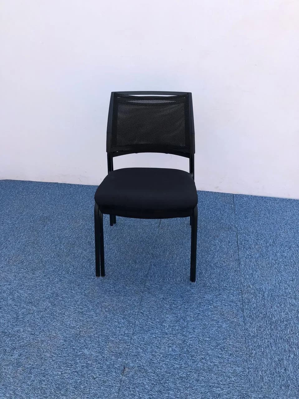 Ensemble 2 chaises visiteur MAGENCIA empilable. — vue 2
