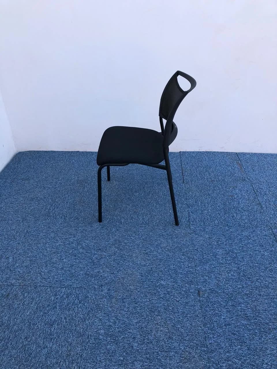 Ensemble 2 chaises visiteur MAGENCIA empilable. — vue 3