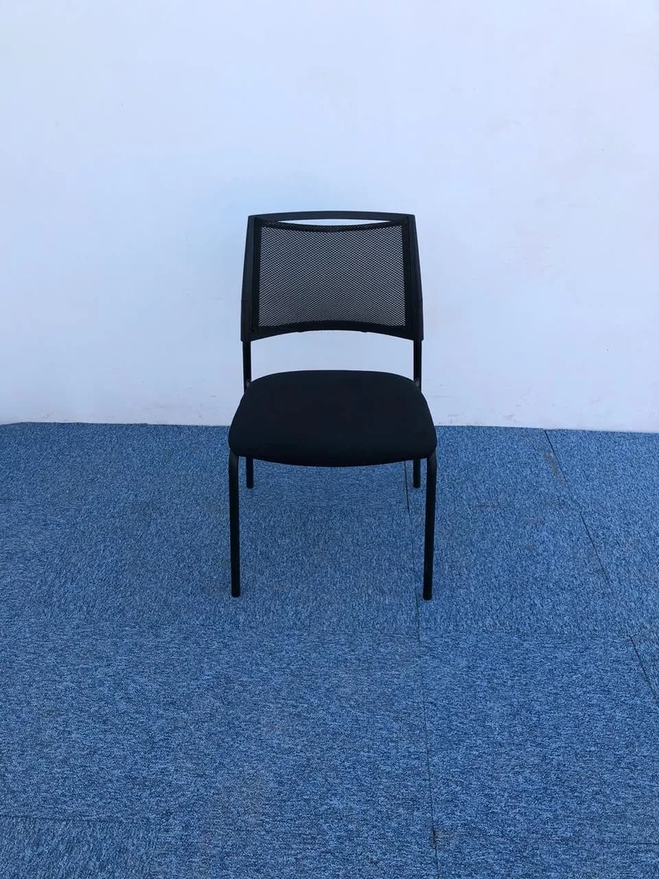 Ensemble 2 chaises visiteur MAGENCIA empilable. — vue 4