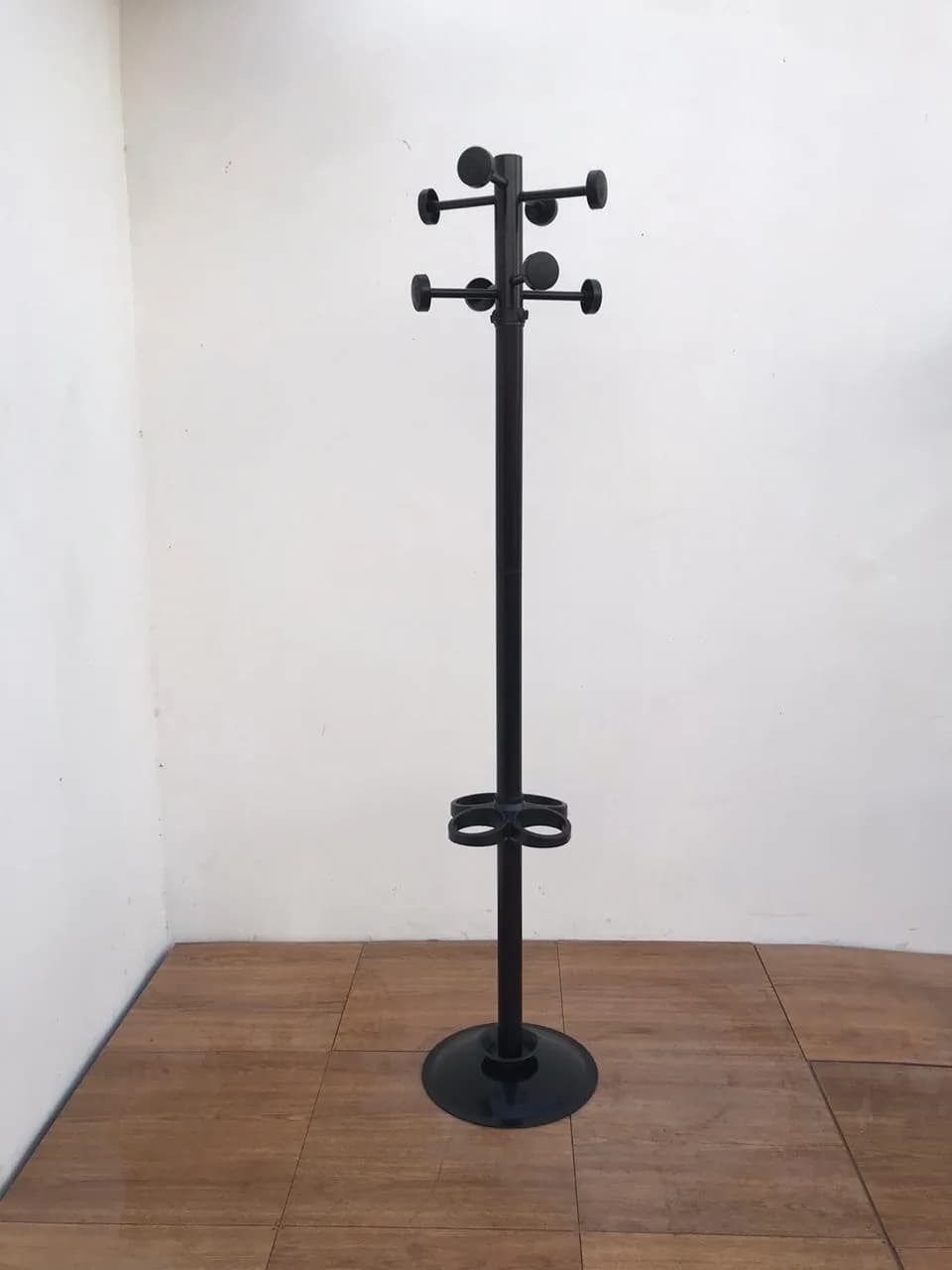 Porte manteau 8 patères avec un porte parapluies