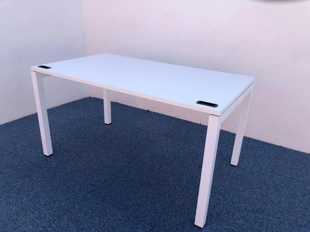 Bureau blanc professionnel Steelcase 140x80cm