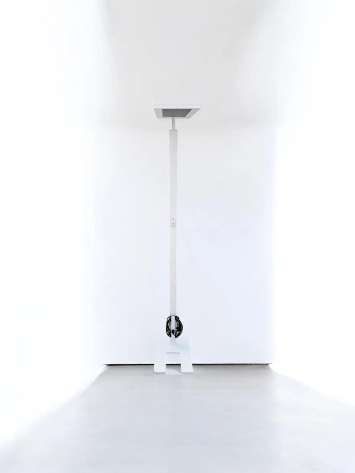 Lampadaire Ludic 7 Touch, réglable en intensité et température d'éclairage — vue 2