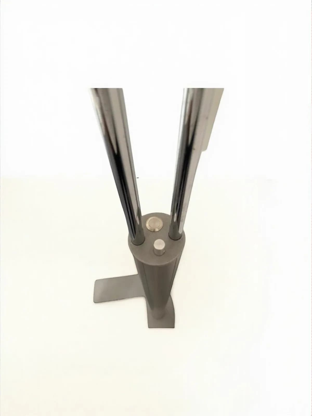 Lampadaire de bureau gris double branche — vue 3