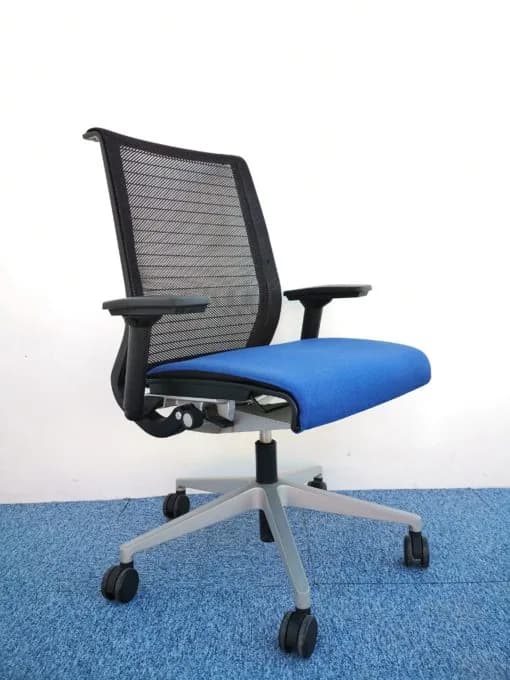 Chaise de bureau steelcase thinks bleu dossier résille noir