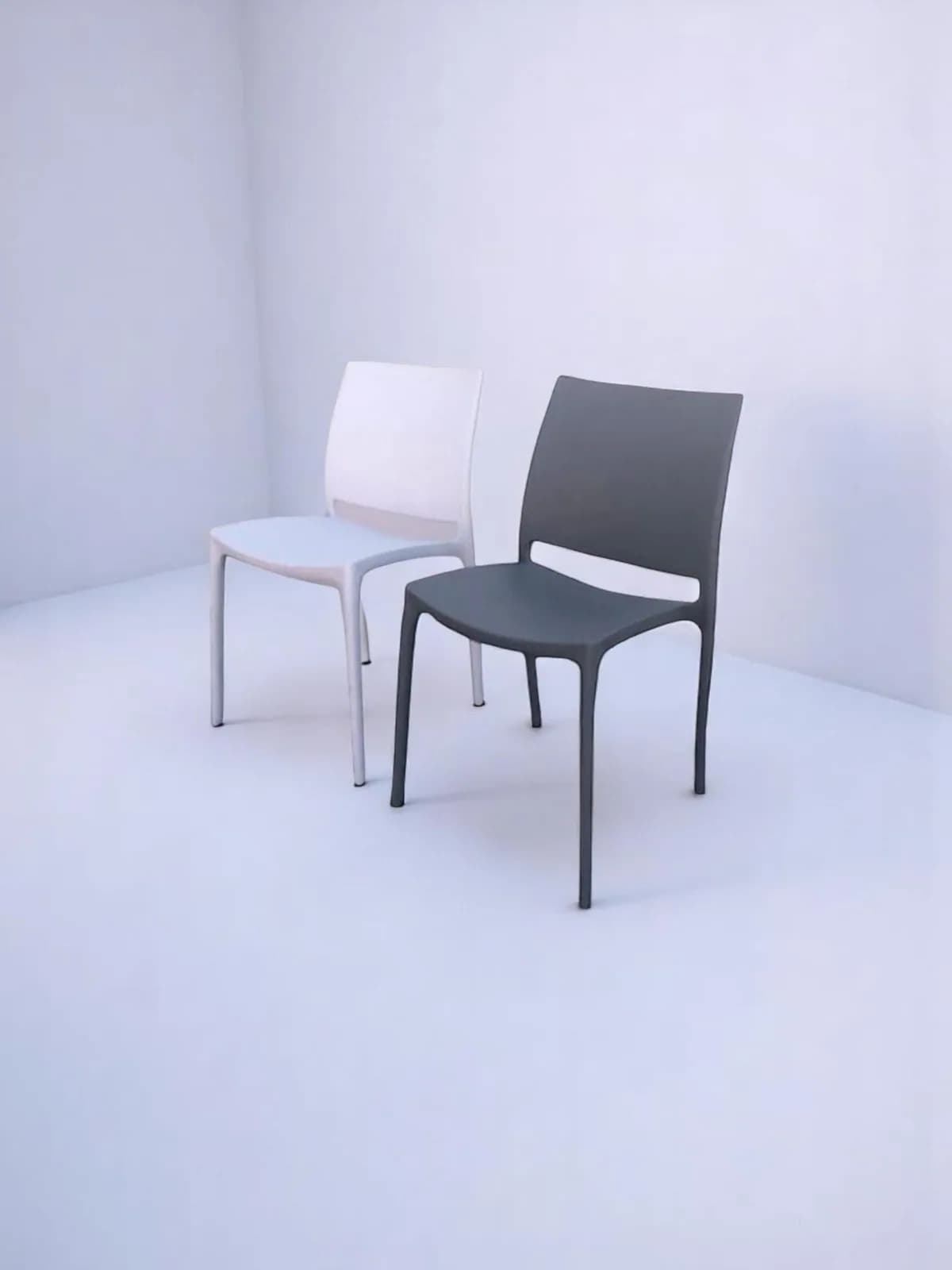 Ensemble 2 chaises design PVC