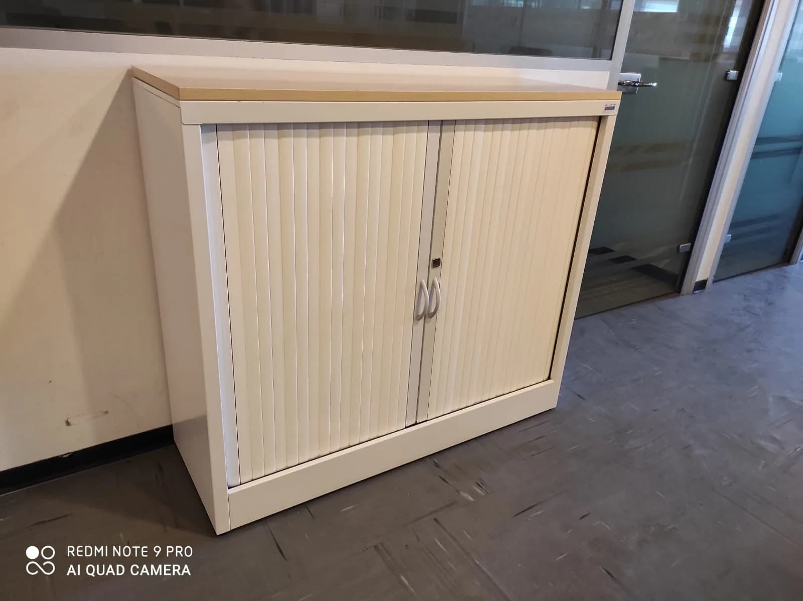 Armoire basse métallique blanche