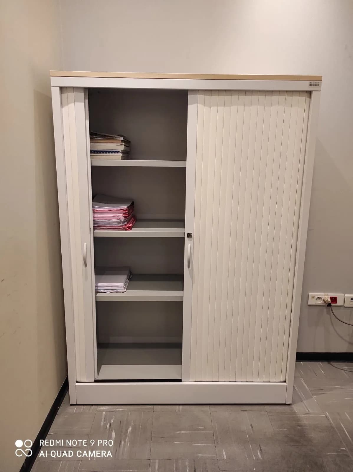 Armoire mi-haute métallique blanche — vue 2