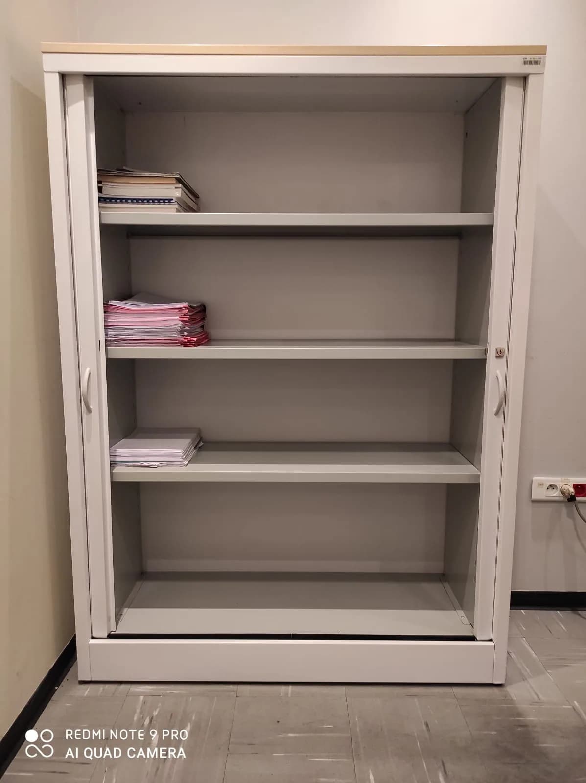 Armoire mi-haute métallique blanche — vue 4