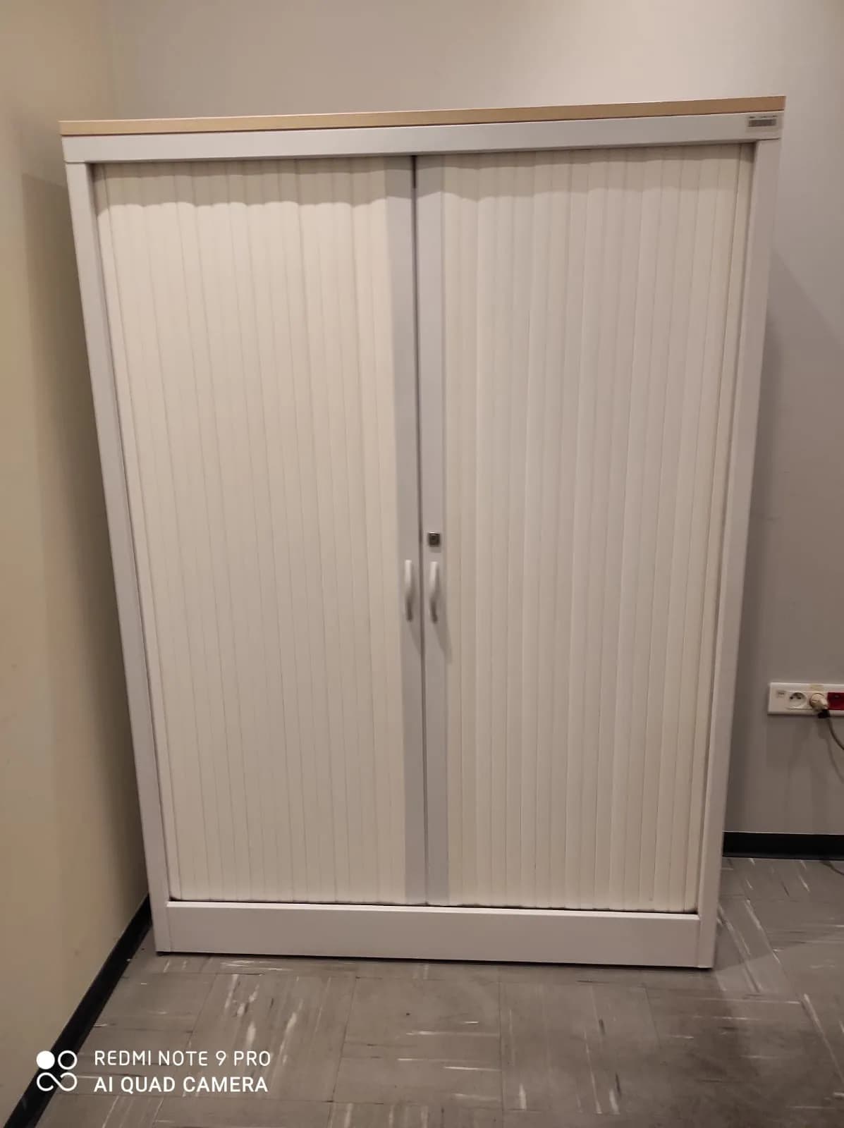 Armoire mi-haute métallique blanche — vue 3