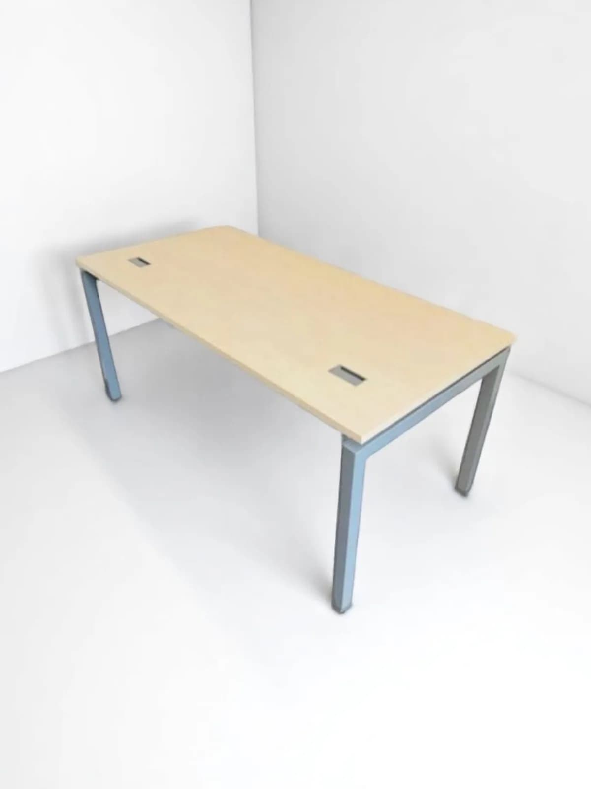 Bureau droit Columbia 160x80cm passe câble