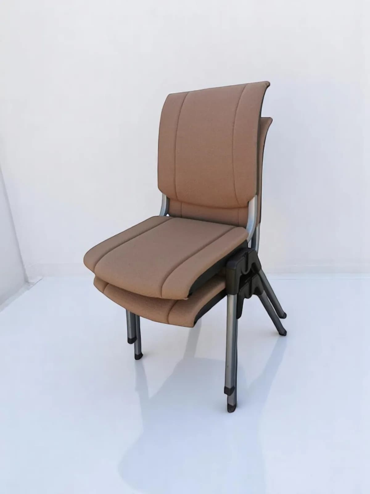 Deux Chaise visiteur HÅG Conventio empilable aluminium — vue 2