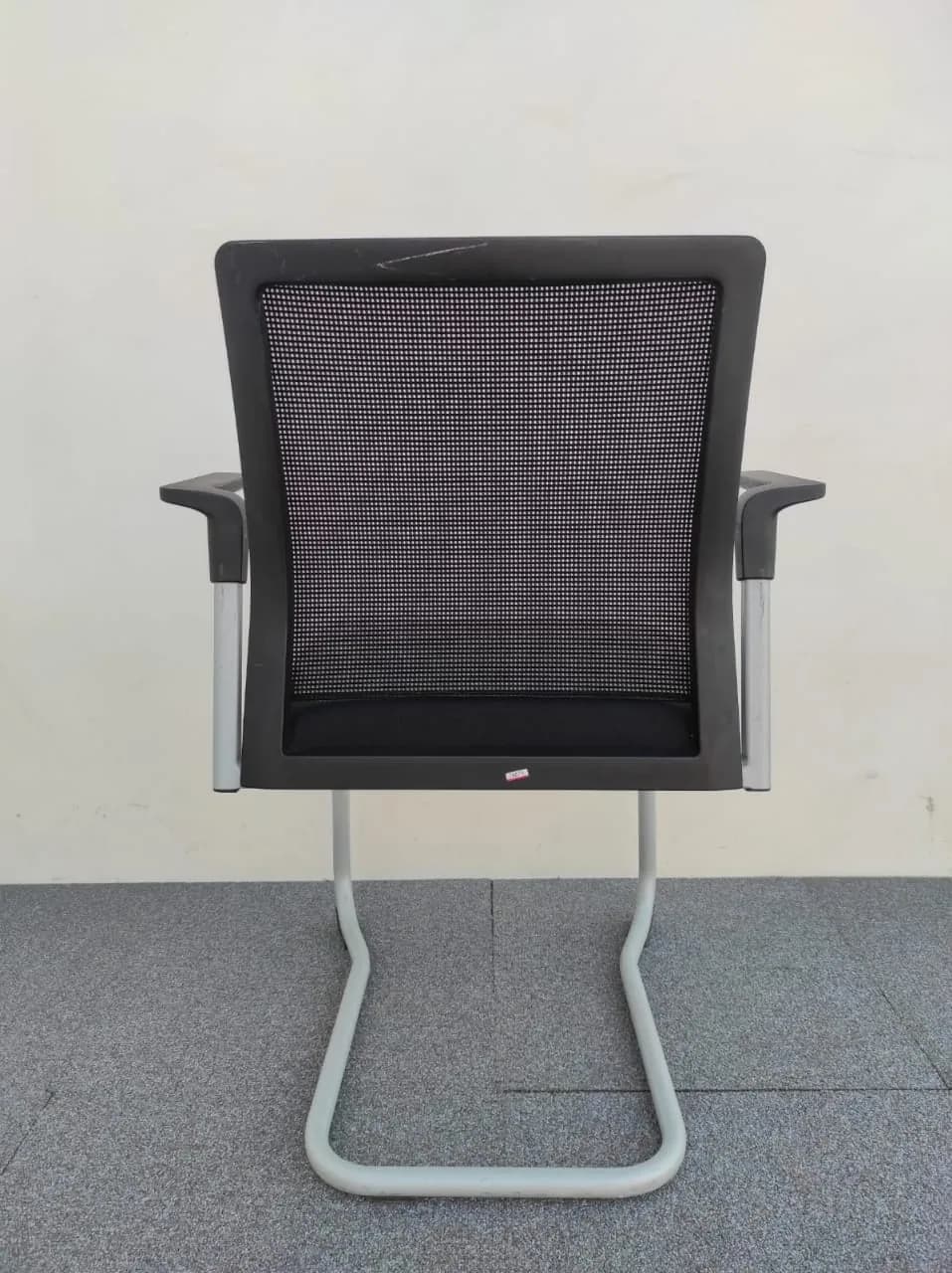Chaise visiteur empilable accoudoir Magencia résille — vue 6