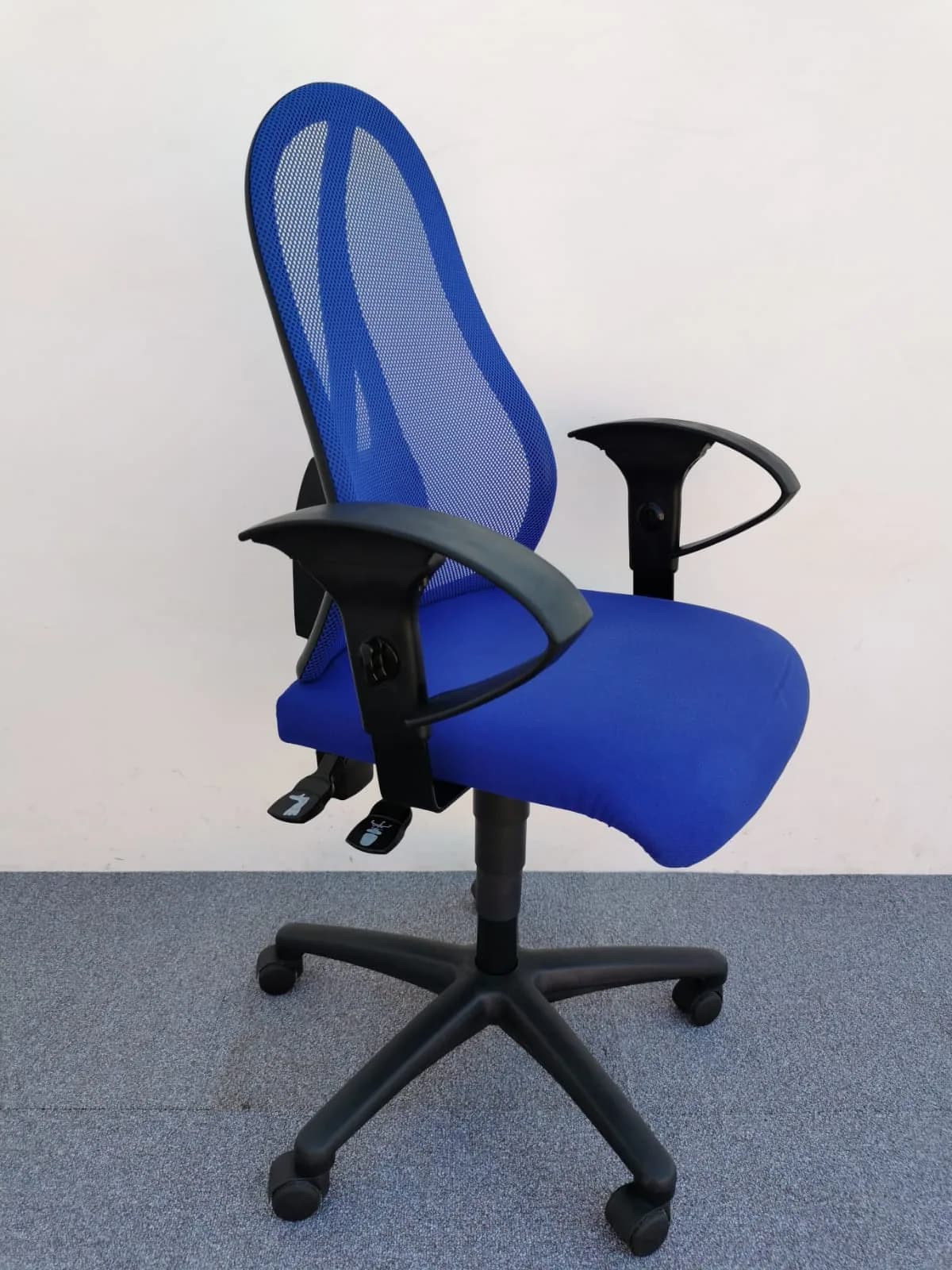 Chaise à Roulette bleu promo accoudoir réglable