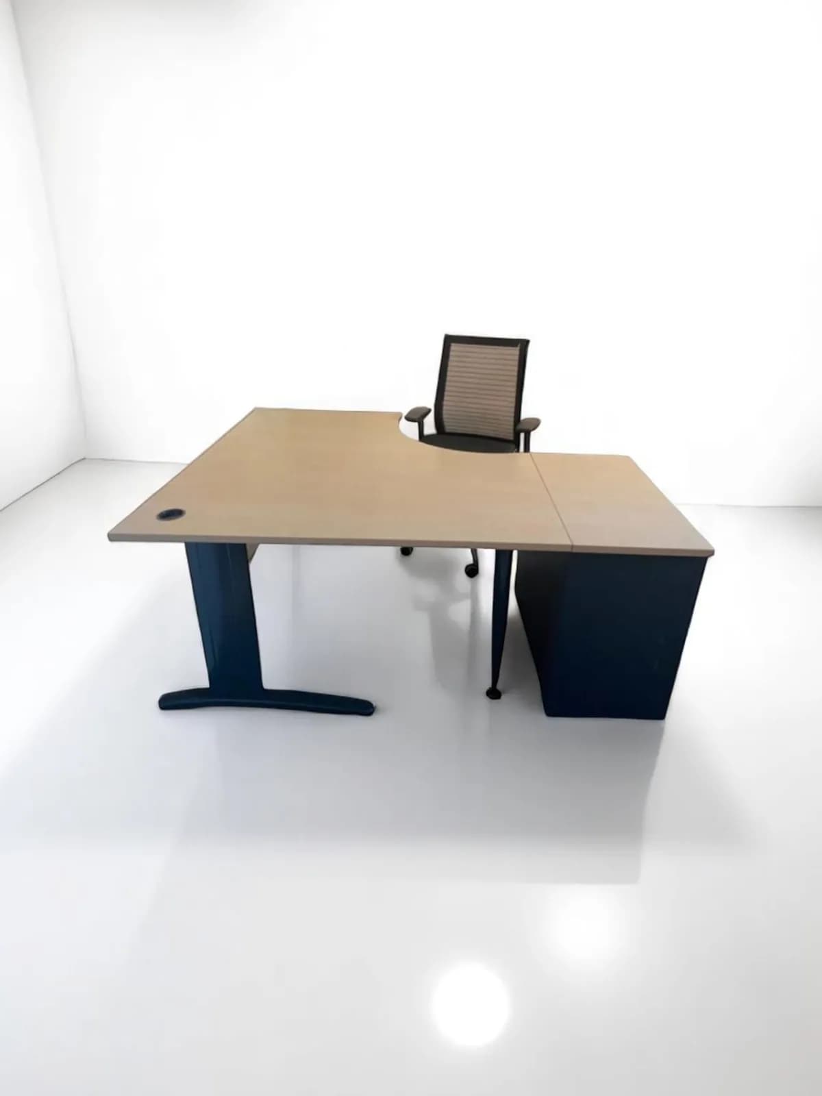 Bureau d'angle 160x200cm avec caisson 3 tiroirs — vue 2