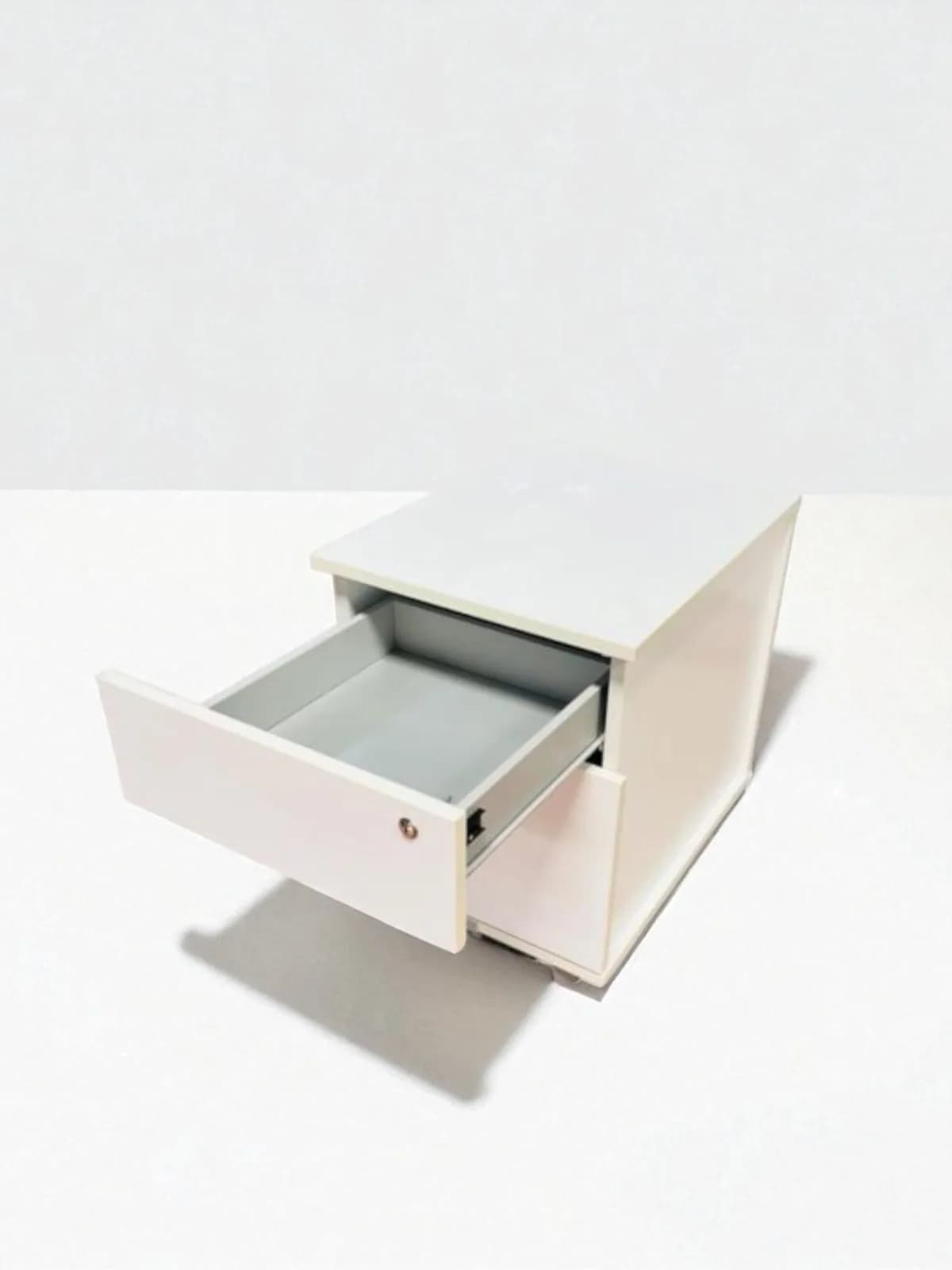 Caisson à roulette blanc en bois — vue 4