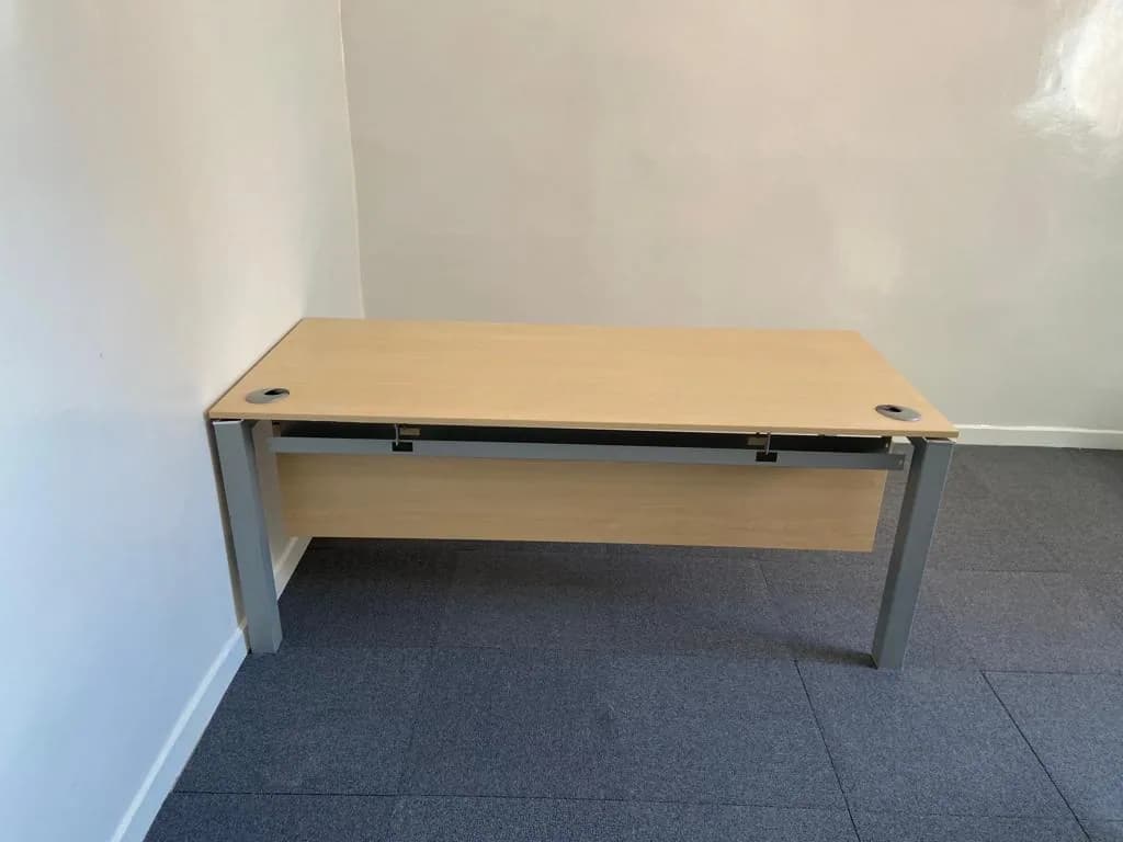 Bureau droit 180x80cm Haworth et support plaque — vue 2