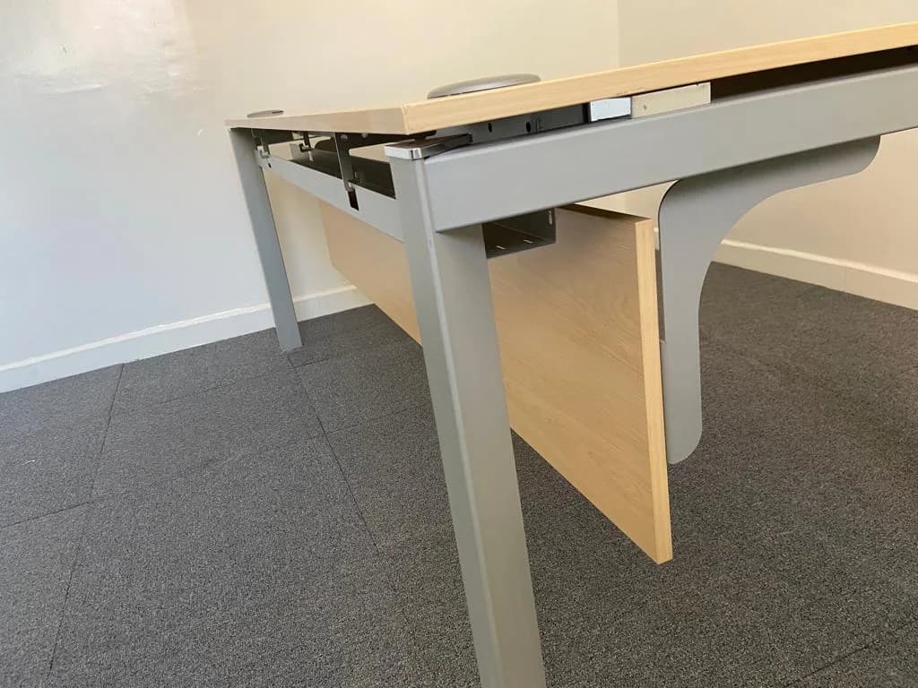Bureau droit 180x80cm Haworth et support plaque — vue 5