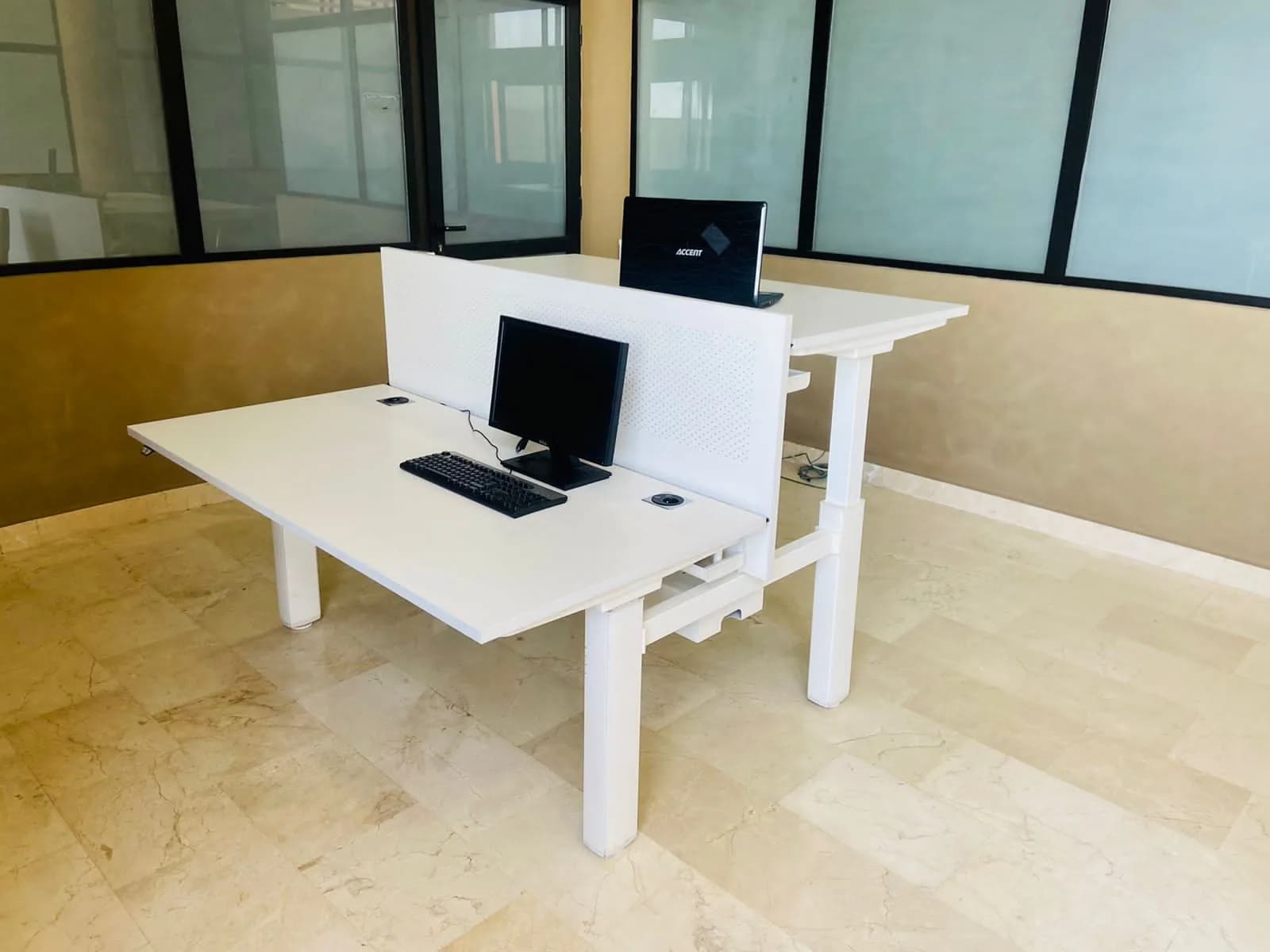 Bureau bench Actiu Mobility réglable en hauteur 160x80cm — vue 12
