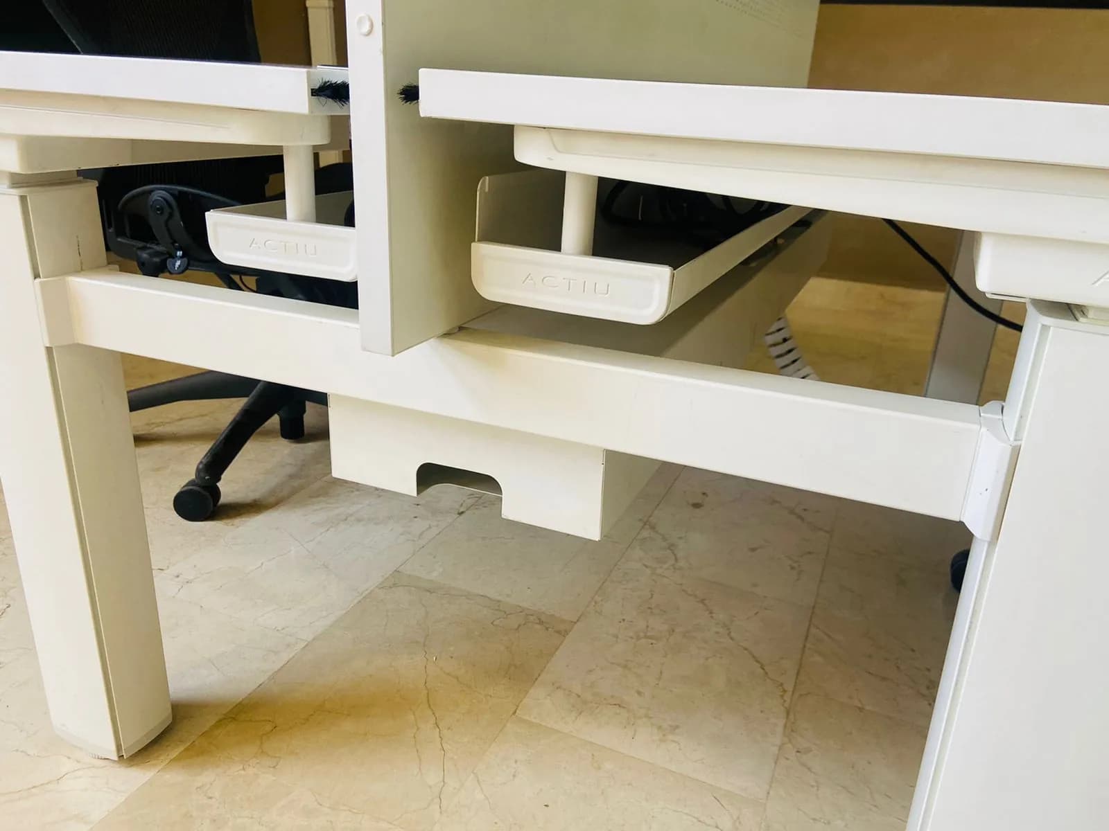 Bureau bench Actiu Mobility réglable en hauteur 160x80cm — vue 8