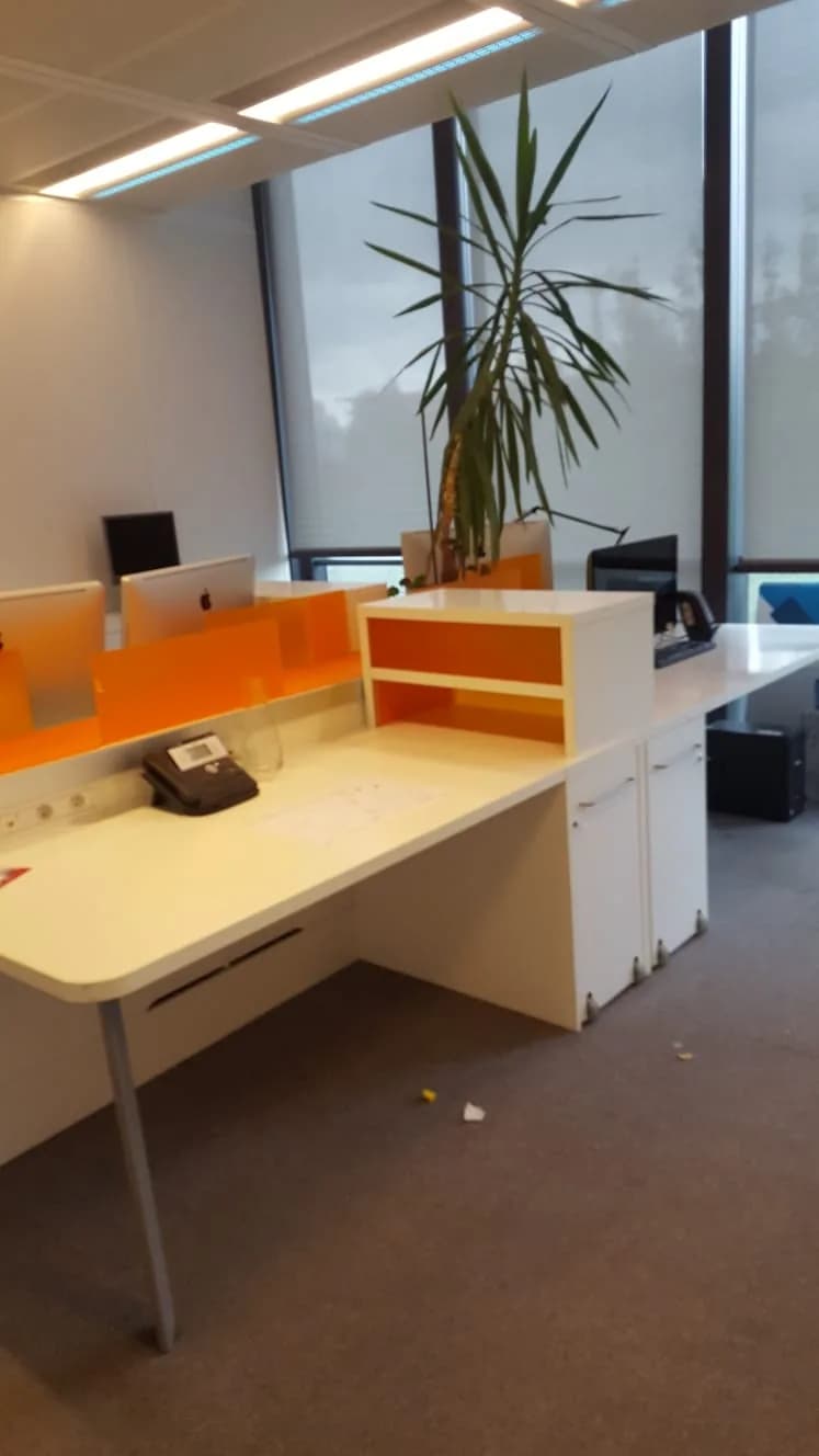 Bureau bench 4 postes avec caisson intégré 360x190cm — vue 3