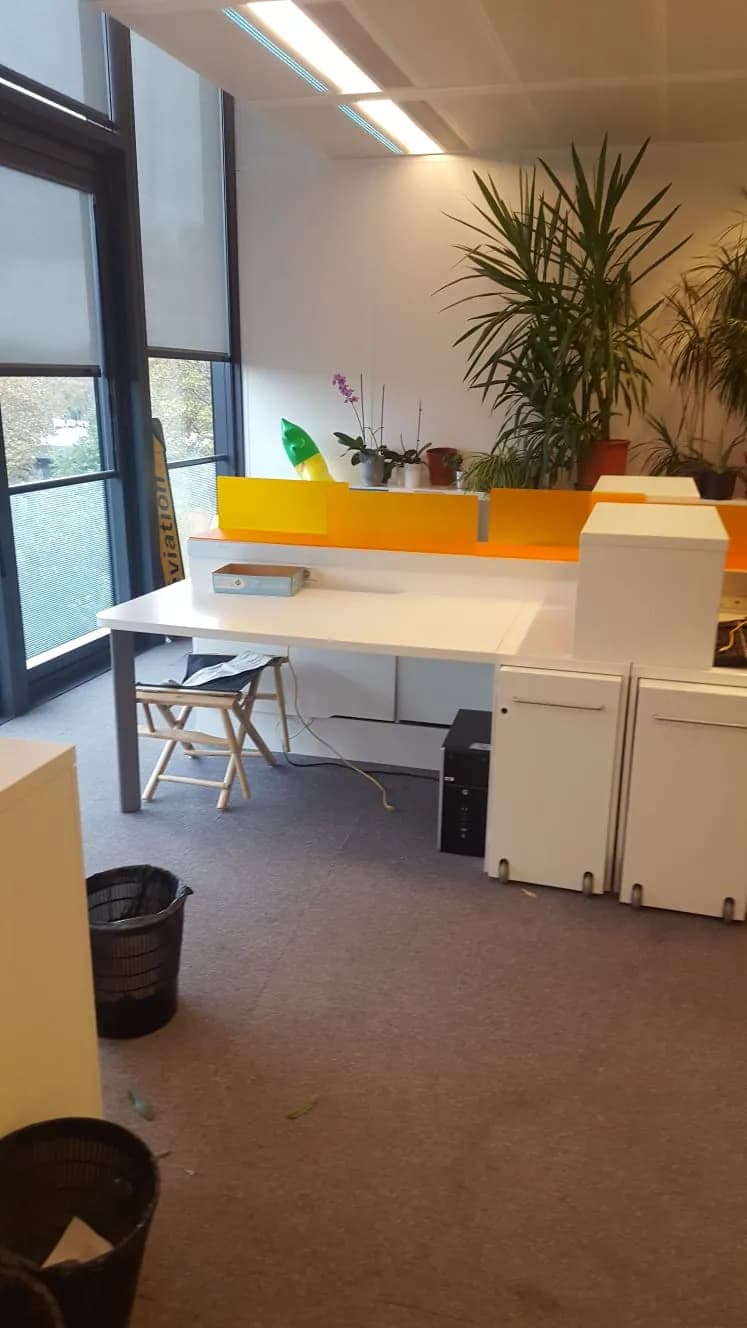 Bureau bench 4 postes avec caisson intégré 360x190cm — vue 4