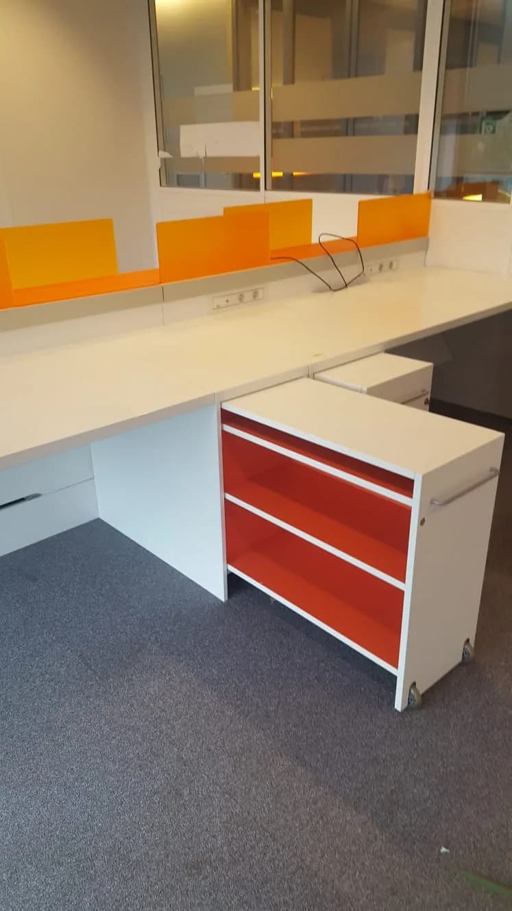 Bureau bench 4 postes avec caisson intégré 360x190cm — vue 5
