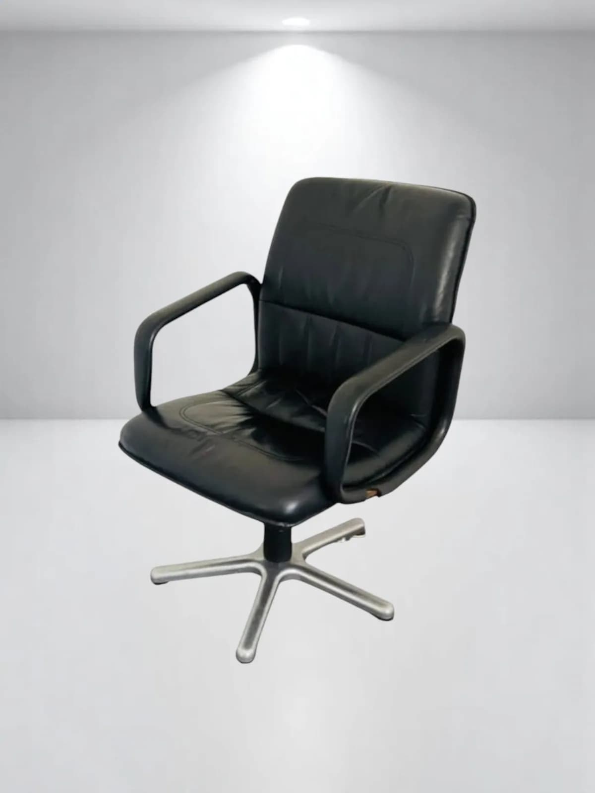 Lot 2 Chaises visiteur cuir pivotante