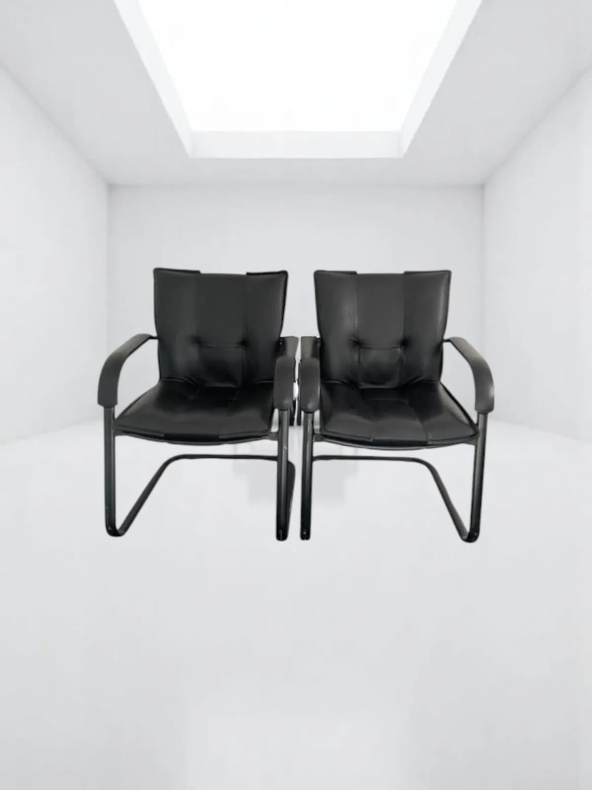 Lot 2 Fauteuil en cuir noir vintage Airborne — vue 2