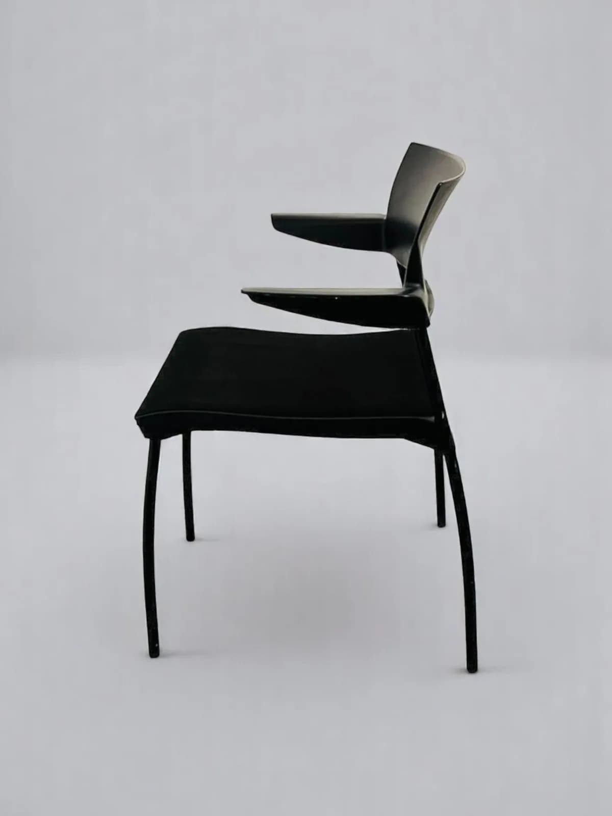 Lot 2 chaises visiteur kinnarps noir en tissus promo — vue 2