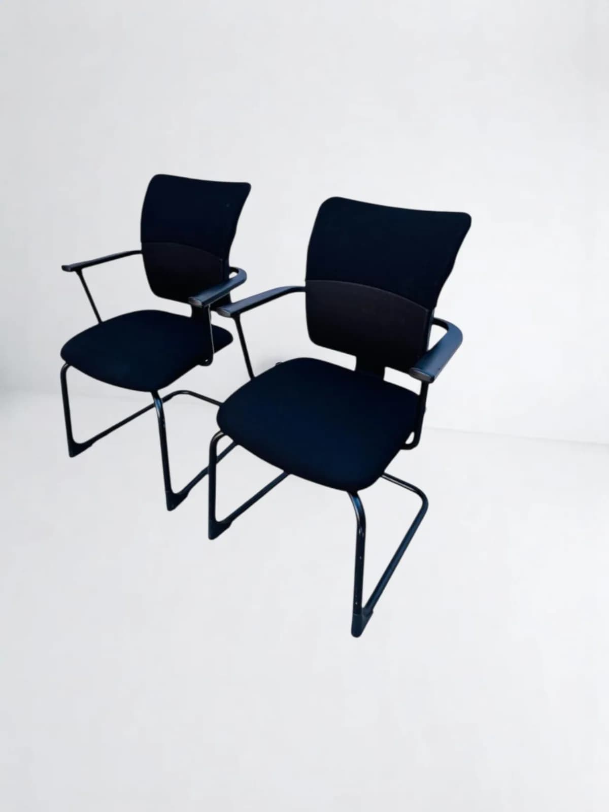 Lot 2 chaises visiteur steelcase lets'b tissu noir promo — vue 2