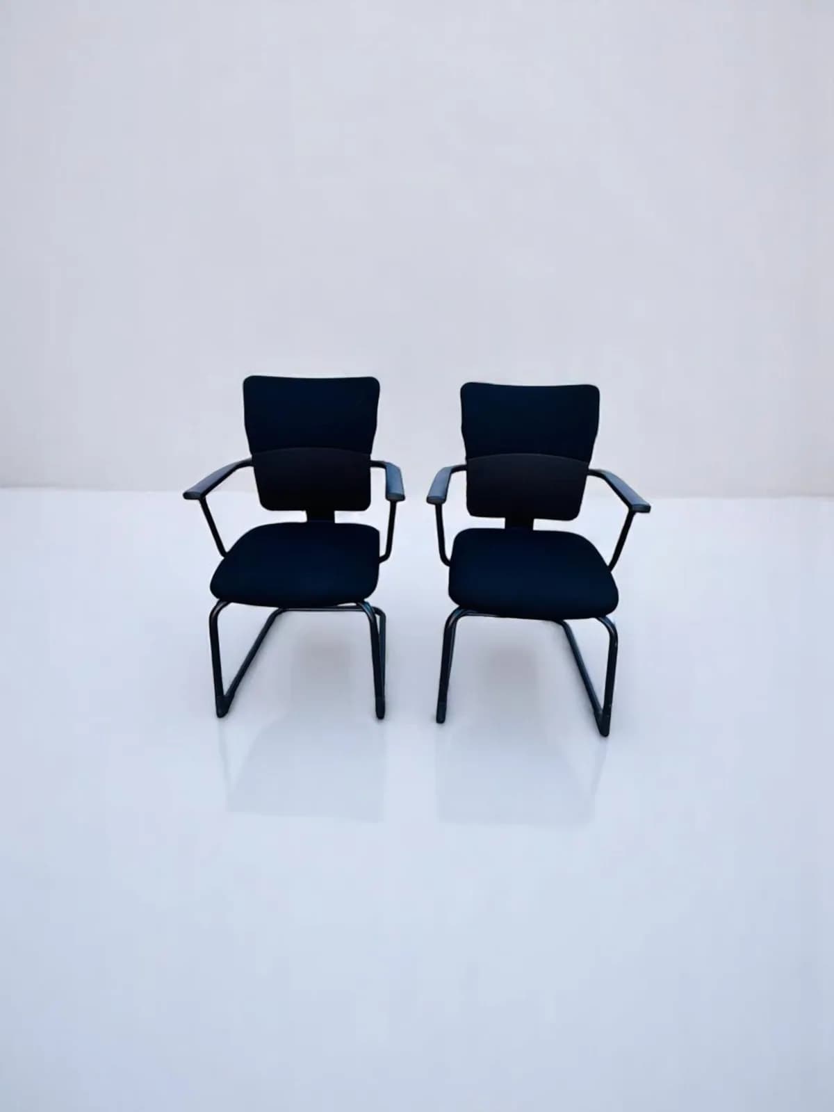 Lot 2 chaises visiteur steelcase lets'b tissu noir promo