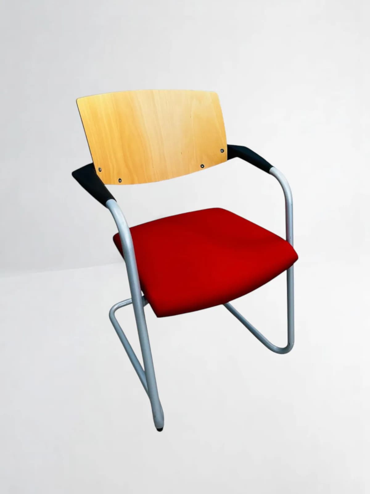 Lot 4 chaises visiteur Konïg & Neurath tissu bois rouge promo