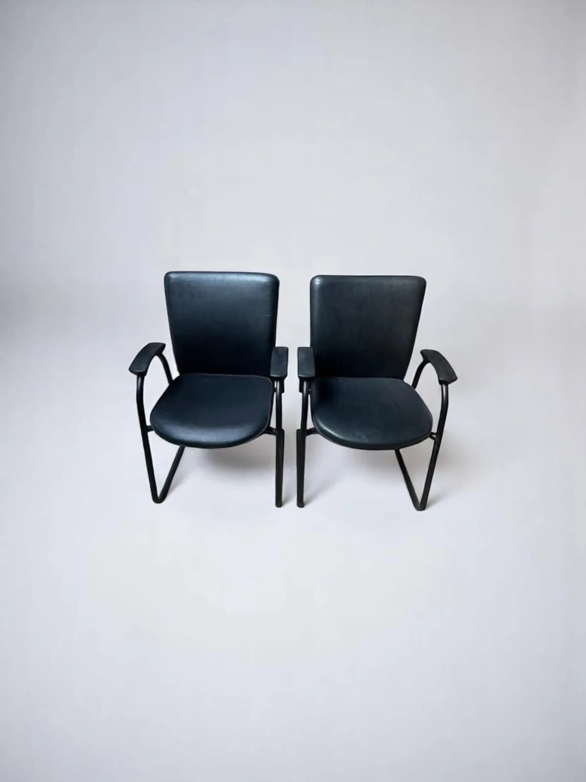 Lot chaise visiteur cuir noir promo