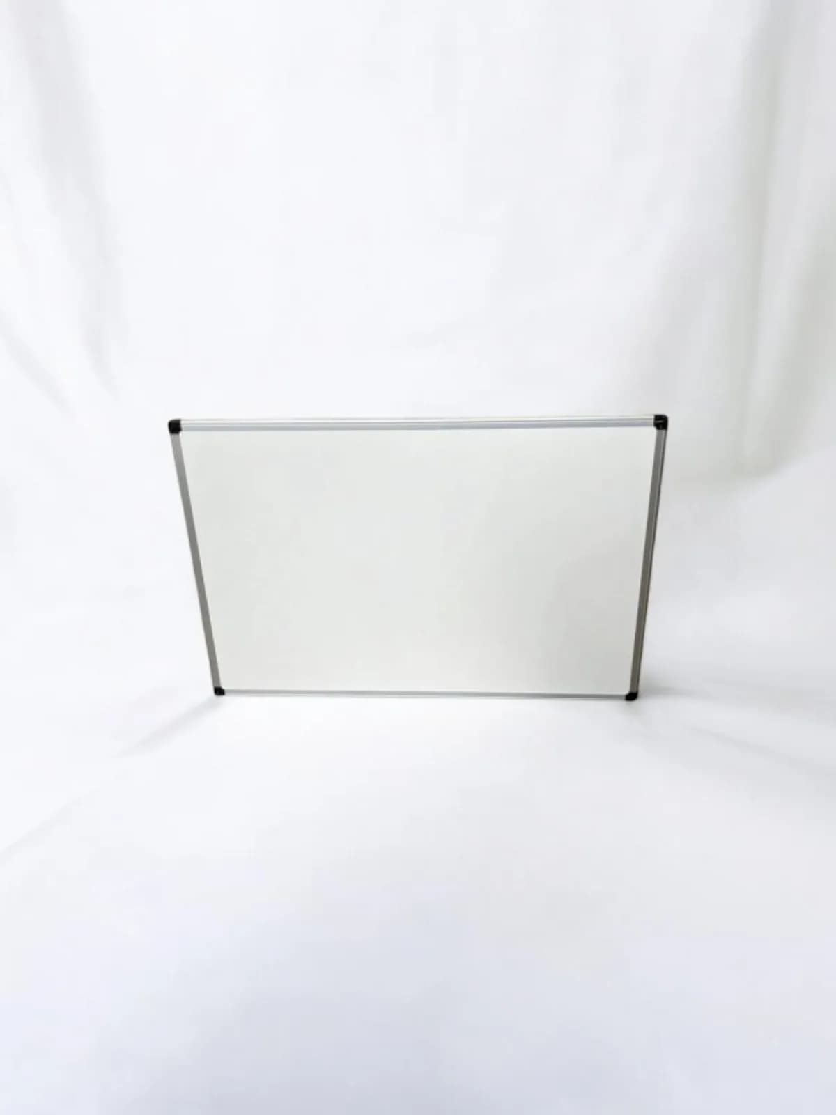 Tableau blanc avec fixation mural magnétique 60x90cm — vue 2