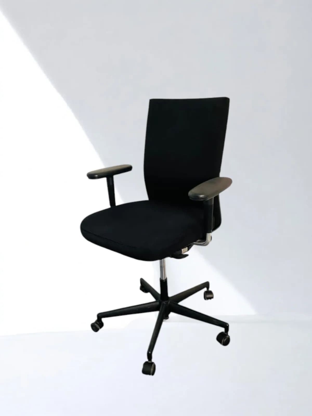 Chaise roulette vitra accoudoir réglable