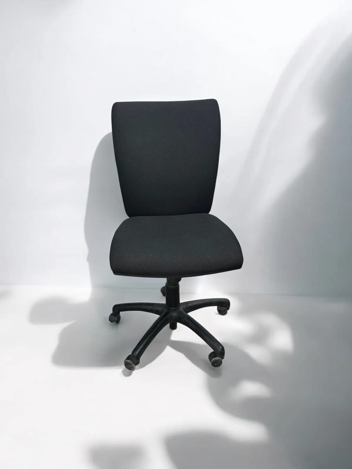 Chaise ergonomique Navaille sans accoudoir tissu noir — vue 2