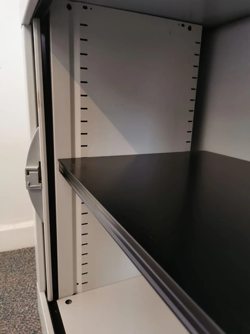 Armoire basse Haworth avec clé 80x73cm — vue 3