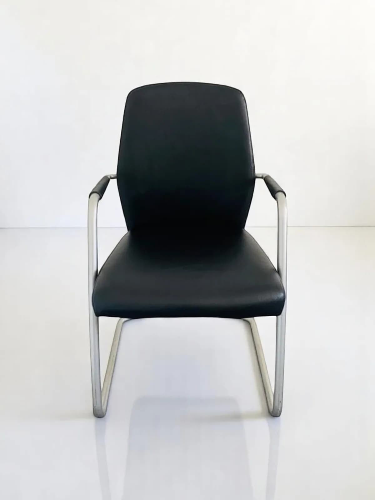 Chaise visiteur passe partout Sitland italien cuir bois — vue 2