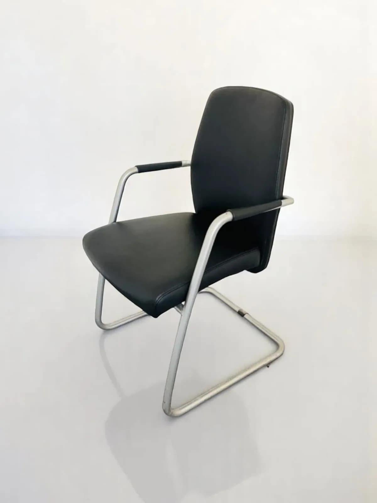 Chaise visiteur passe partout Sitland italien cuir bois