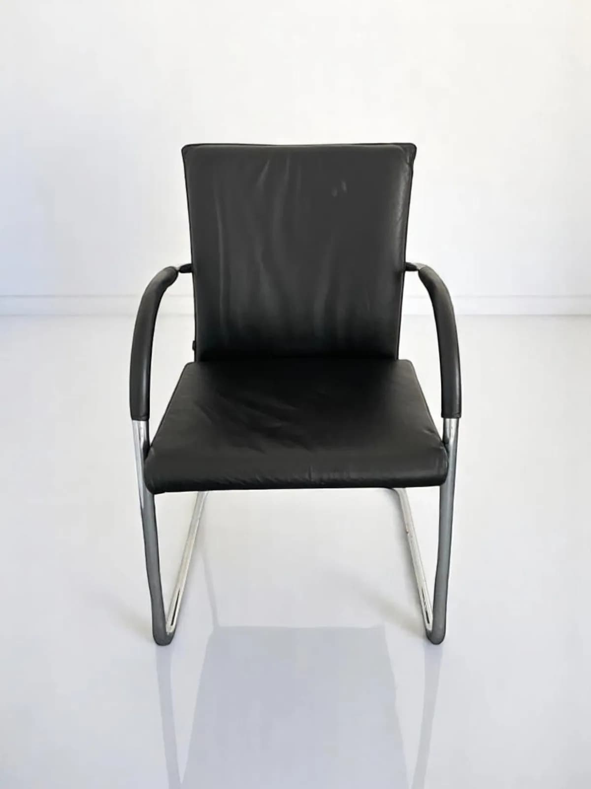 Fauteuil cuir visiteur luge avec accoudoir — vue 2